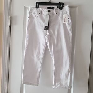 1822 Denim white capri jeans woman's size 6